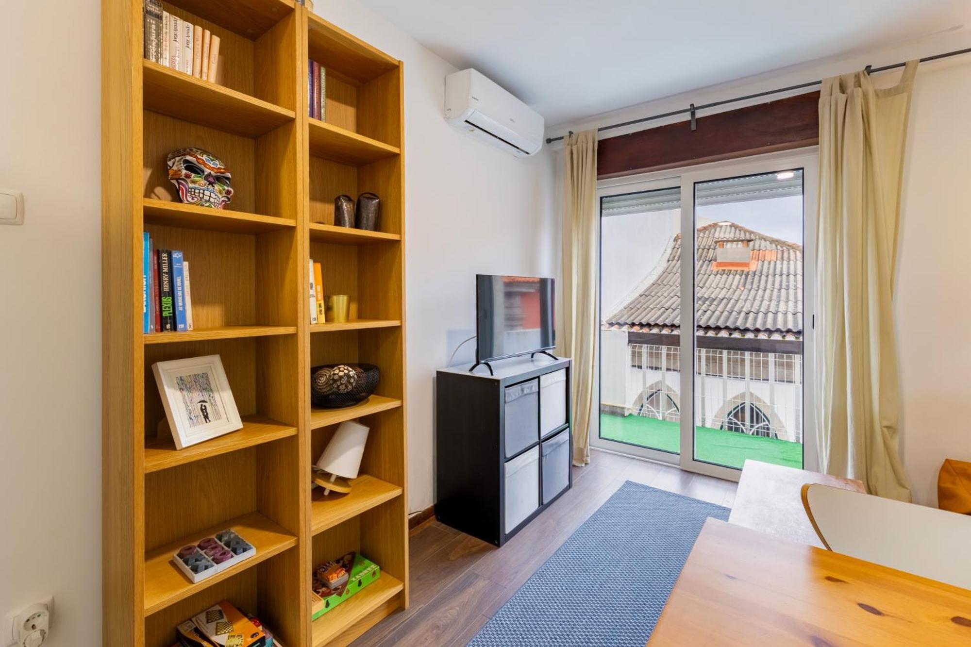 Cosy Remodeled Apartment In The City Center Fundao Exterior photo